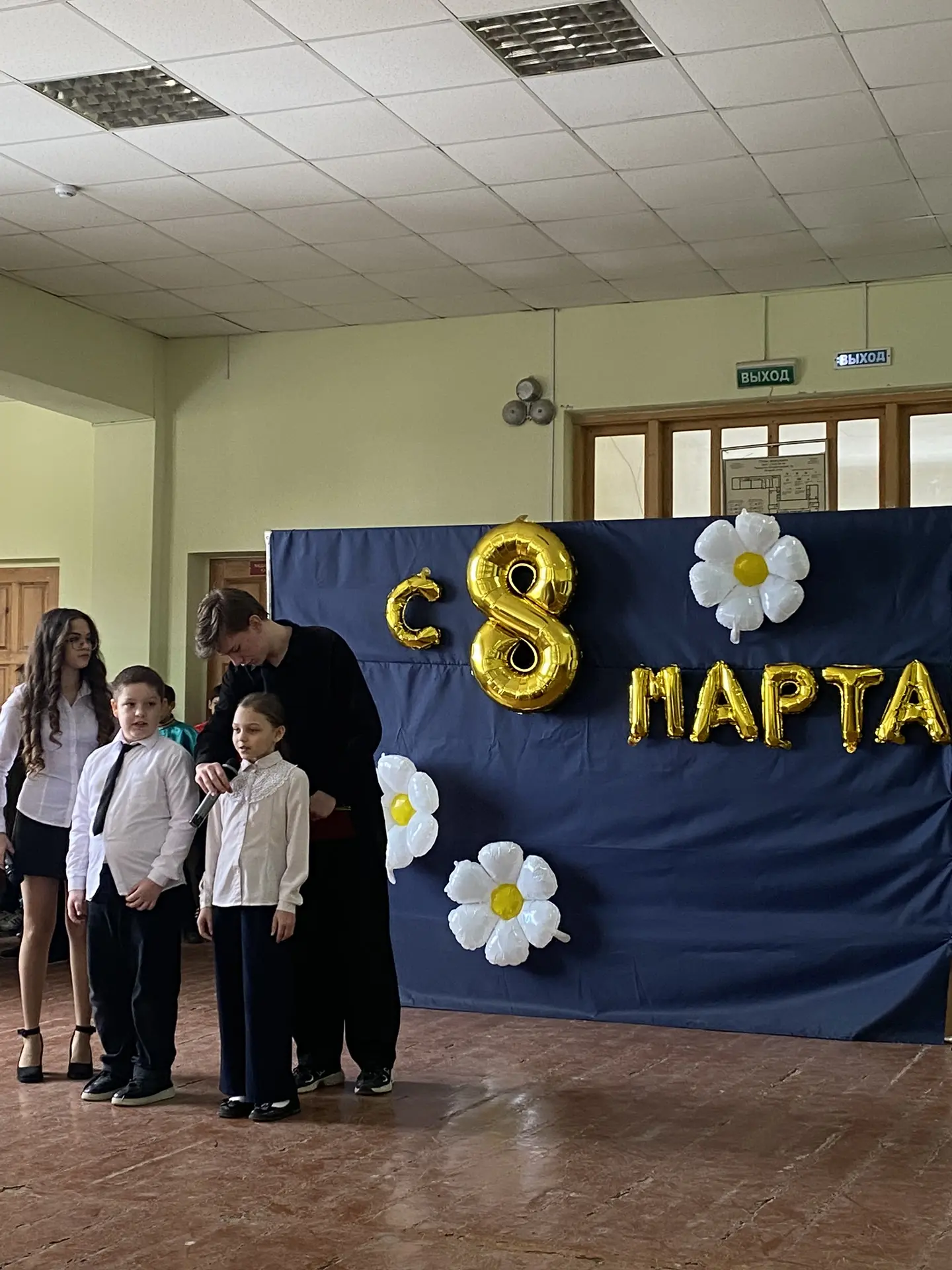 ПРАЗДНИЧНЫЙ КОНЦЕРТ  8 МАРТА

В МБОУ СОШ № 44 прошёл замечательный концерт, посвящённый Международно