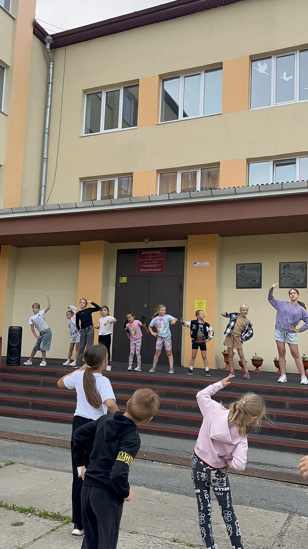 Кто сказал, что пришкольный лагерь — это просто посидеть на скамейке и ждать конца смены? Забудьте о