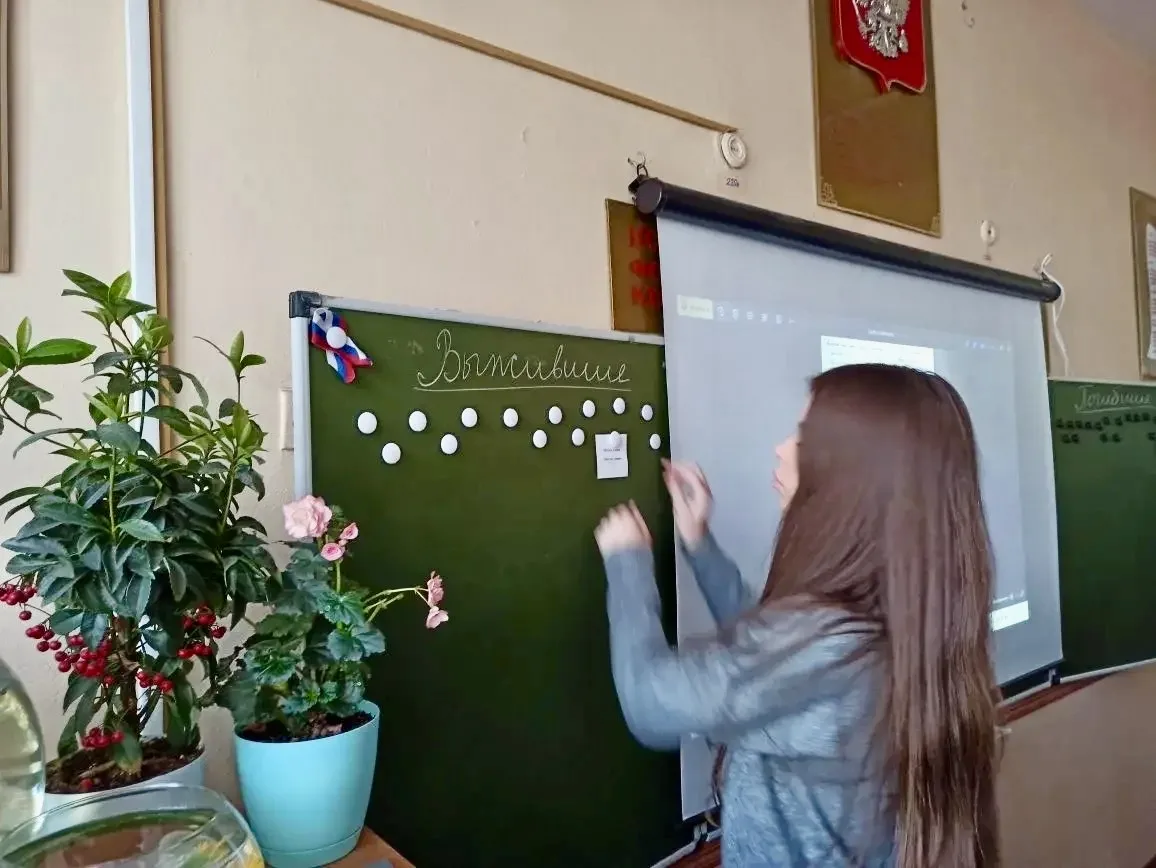 Сегодня, в преддверии Дня памяти жертв геноцида советского народа, в 10 А классе прошёл урок мужеств