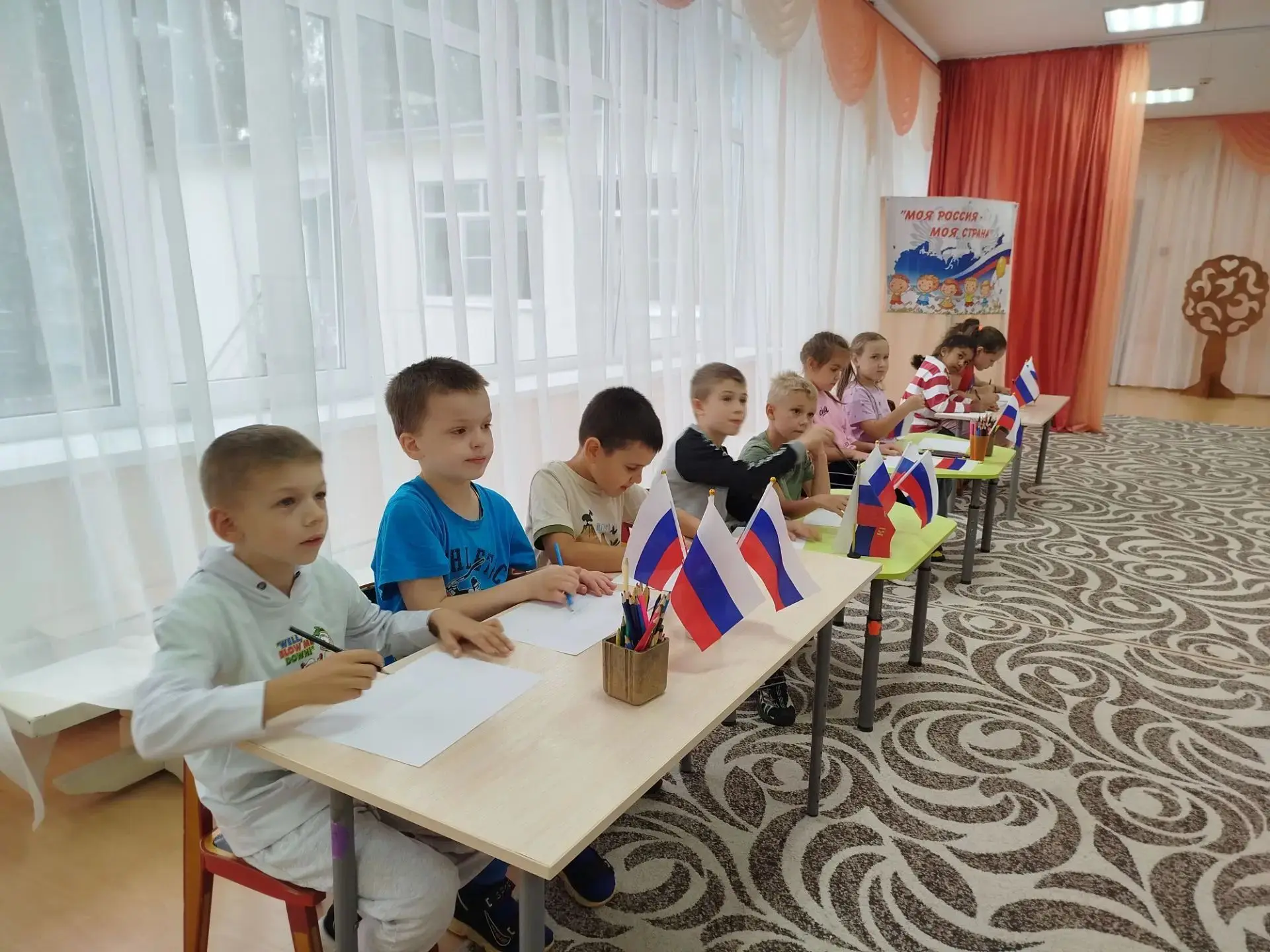 Вчера дети подготовительныхи старших групп посетили мероприятие, посвящённое Дню Госуда...