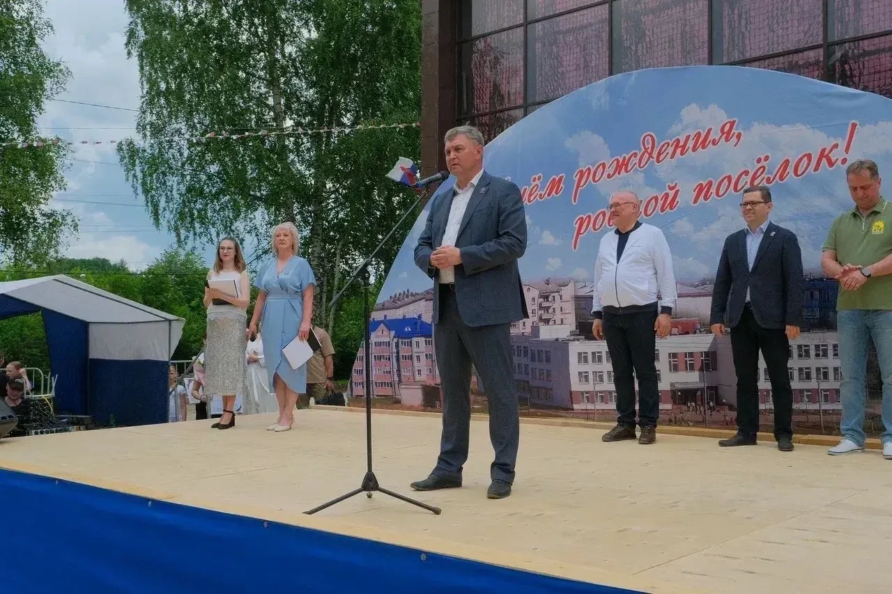 13 июня поселку Оричи исполнилось 380 лет. Поздравить оричан с юбилейной датой приехали Губернатор К