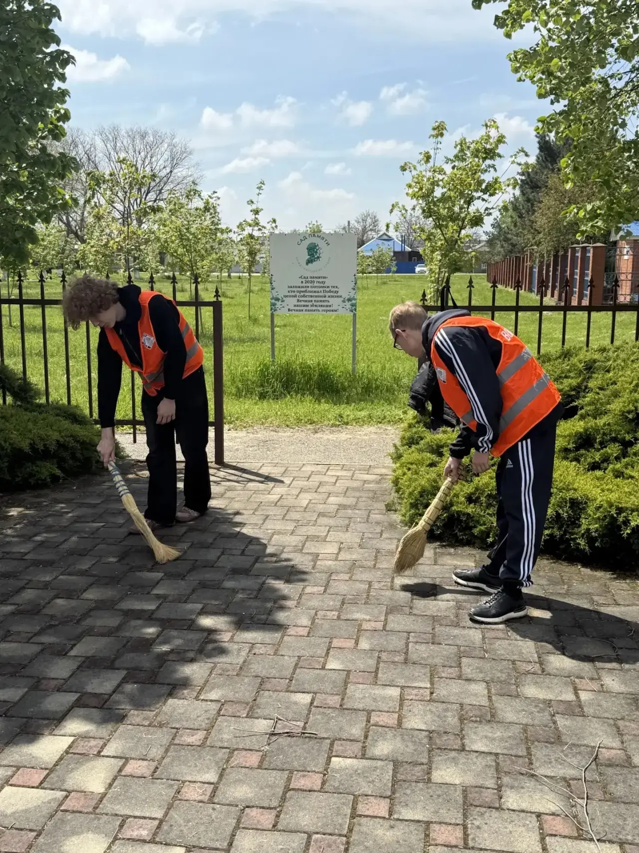 🌺 В преддверии Великого праздника 9 мая студенты-волонтёры Кореновского техникума вместе с отделом п