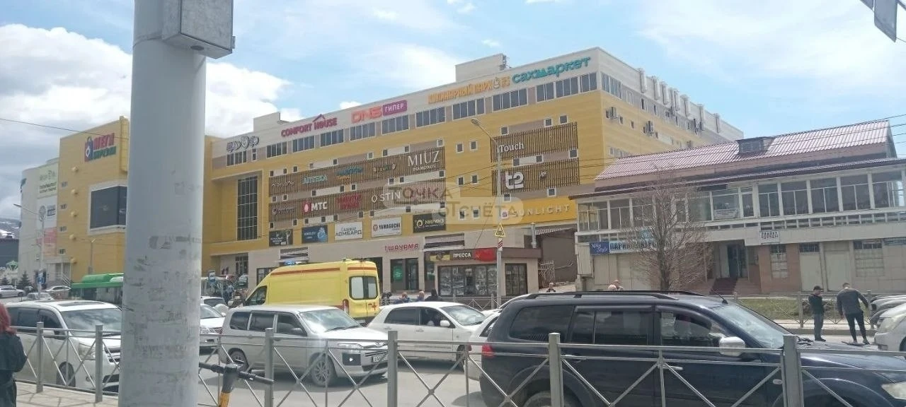 ⚡️Водитель седана неудачно развернулся и попал в ДТП в Южно-Сахалинске  В результате аварии на перек