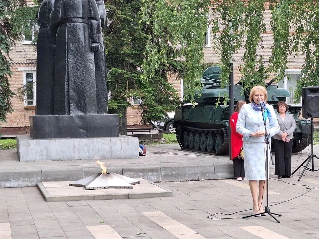 1 июня, в День защиты детей, в Аллее Героев посёлка Башмаково состоялось торжественное ...