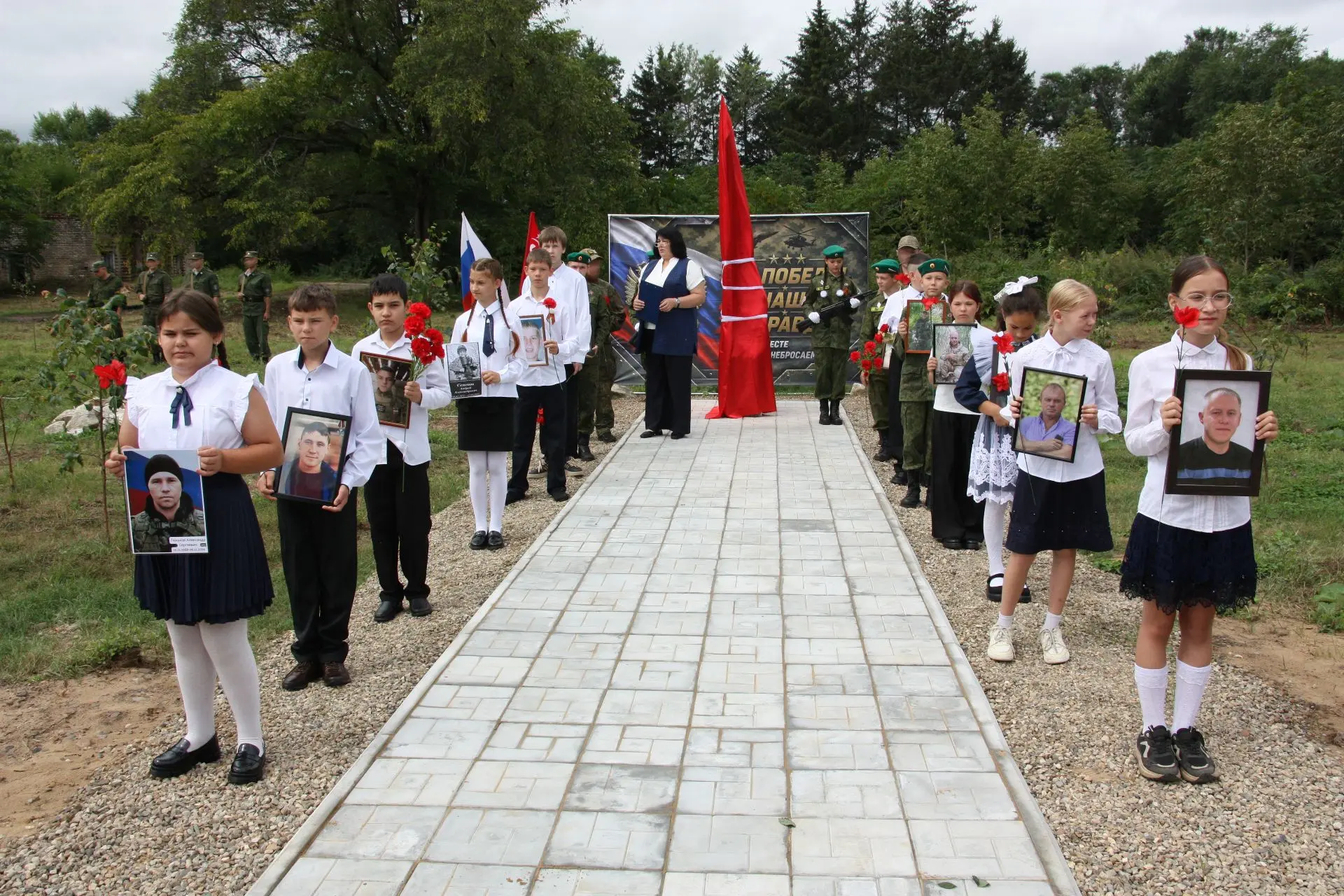 В Екатерино-Никольском открыли мемориал в честь павших героев СВО