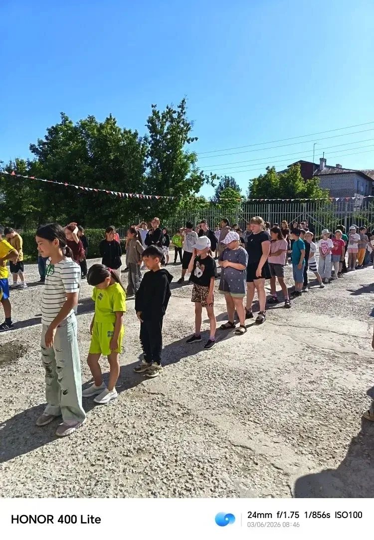 Доброе утро, лагерь! ☀️

Каждое утро в нашем летнем оздоровительном лагере начинается не с кофе, а с
