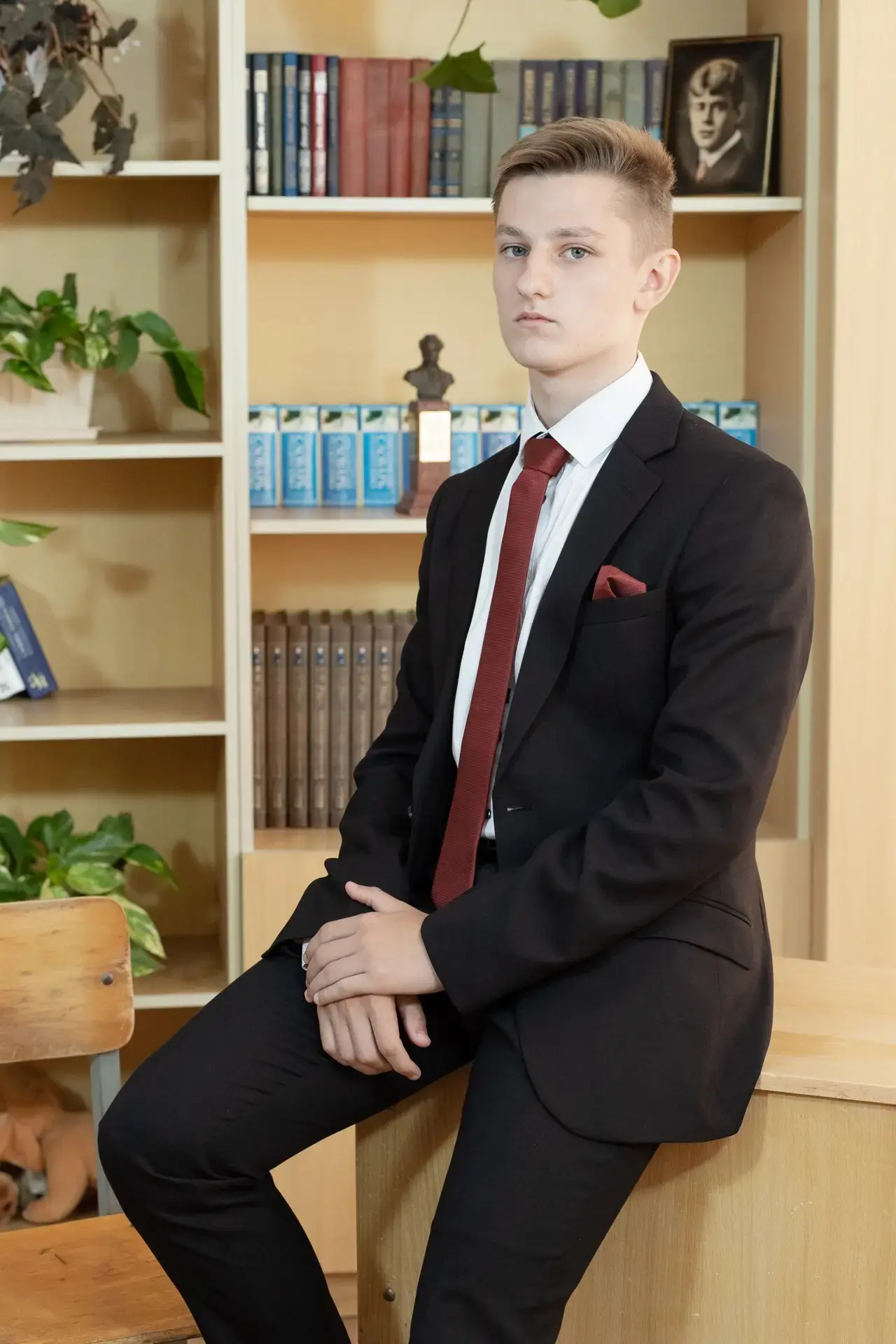 Сидоров Сергей, выпускник МАОУ СОШ 1, показал впечатляющий результат на экзамене по физике — 96 балл