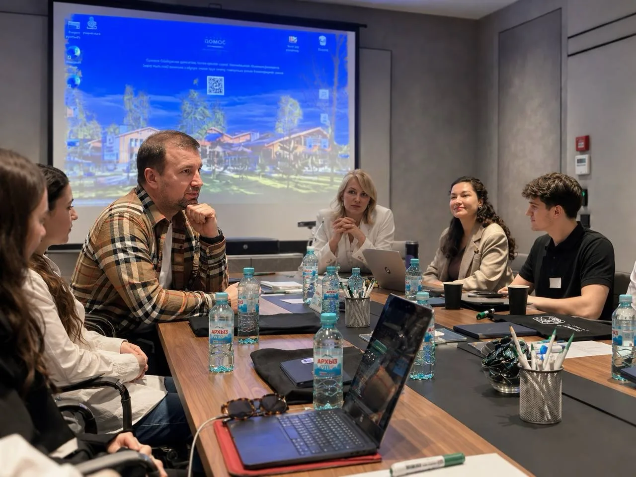 Команда Cosmos Hotel Group и будущие лидеры Финансового университета: ✨ День в Управляю...