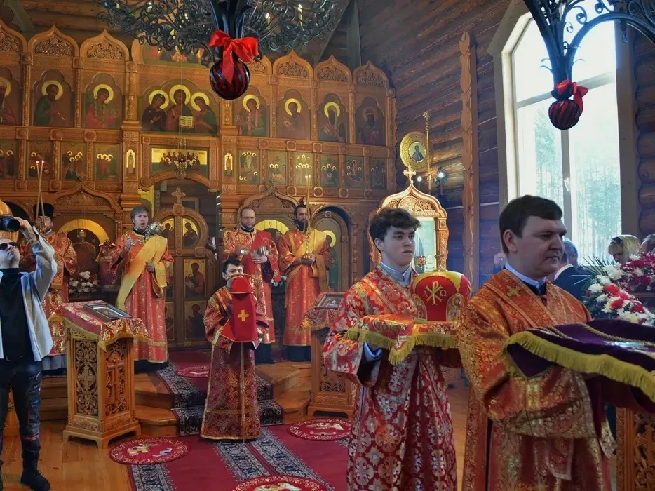 Соборное служение архипастырей Иркутской митрополии в Саянске  19 апреля, в Неделю 2-ю по Пасхе Хрис