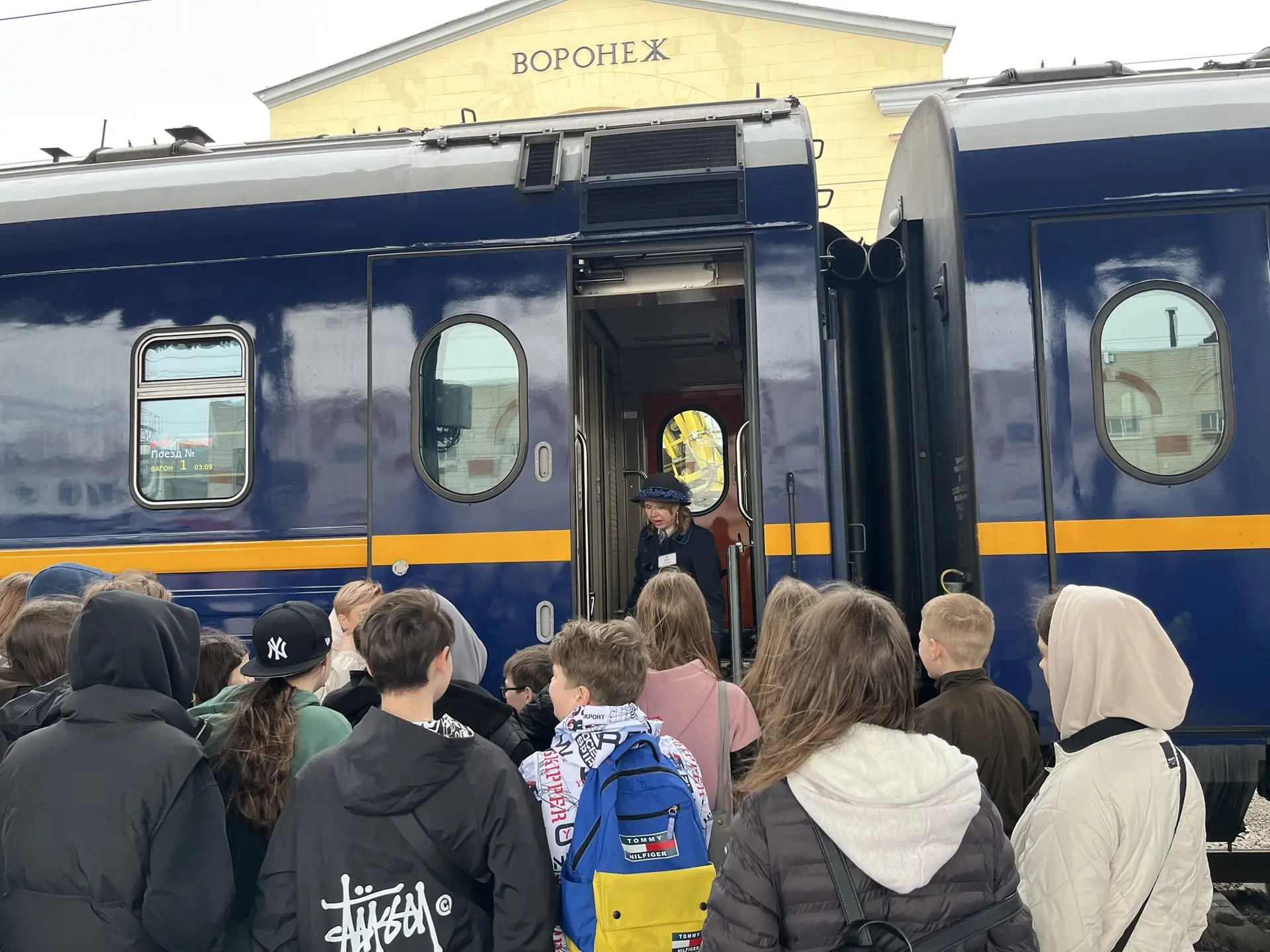 🎼 Путешествие в эпоху: 6Г и 6Д на Графском поезде 🚂  Вот это день! Ученики 6Г и 6Д классов совершили