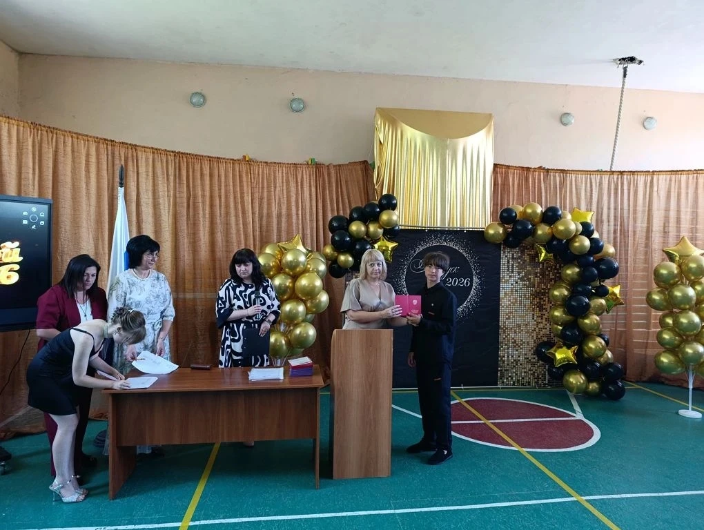 Сегодня в нашей прошел торжественный педсовет, посвящённый вручению аттестатов об основ...