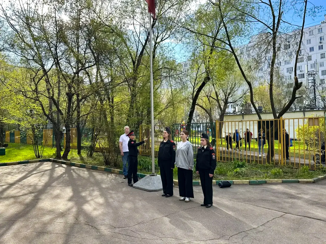 НАЧИНАЕМ ПОНЕДЕЛЬНИК С ТРАДИЦИЙ 🇷🇺  По-настоящему весенний понедельник мы начали по традиции с торже