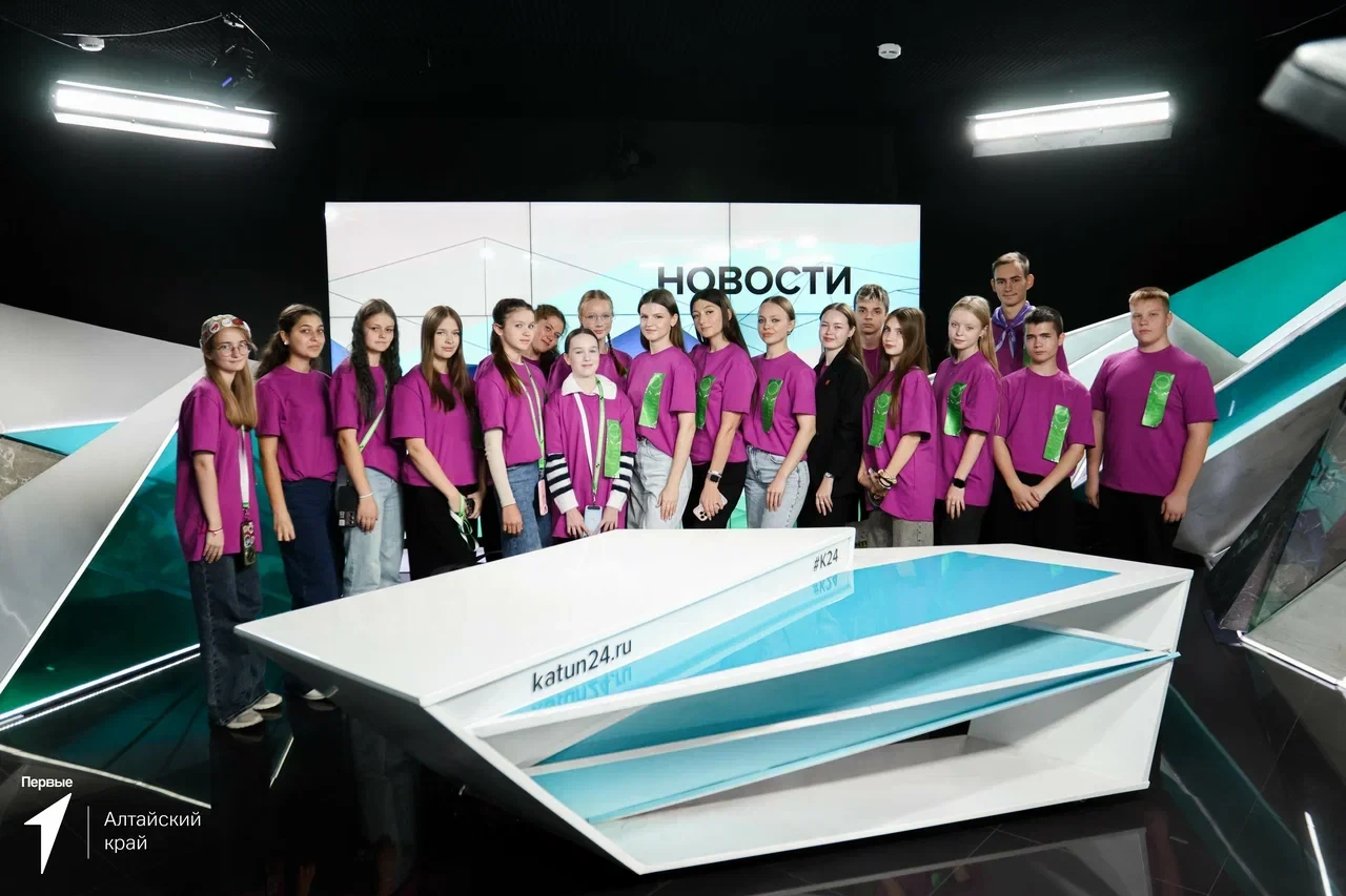 Первые в эфире радиоканала «КАТУНЬ FM» поздравили всех с Днем улыбок!