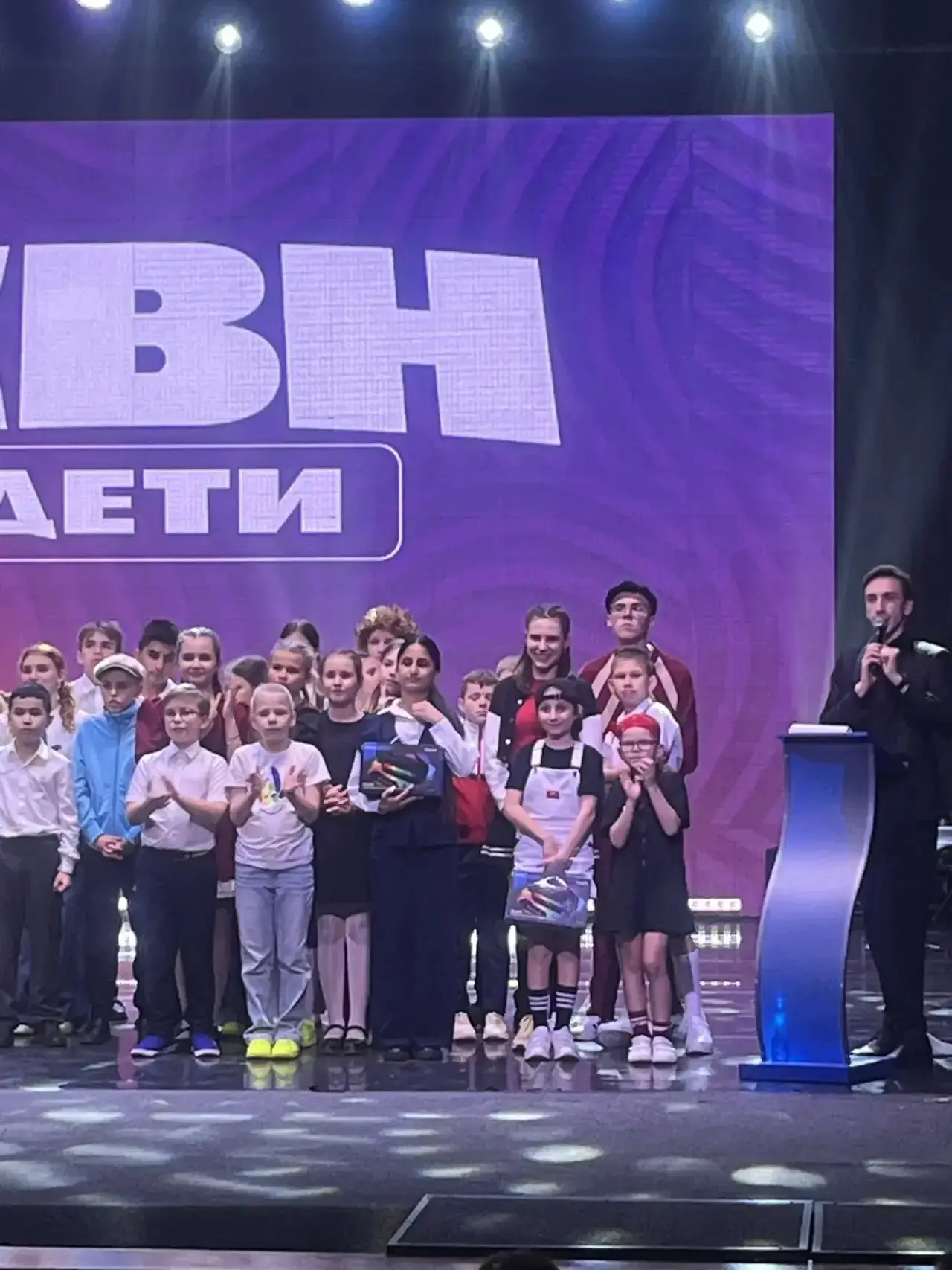 🏆 Трижды чемпионы: команда КВН «ДВОР» вновь покорила Всекрымскую Юниор-лигу  📌12 мая в Симферополе с