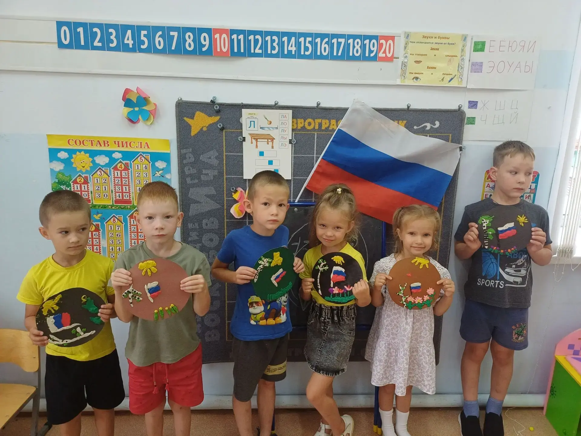 Ежегодно 22 августа в России отмечается День Государственного флага Российской Федераци...