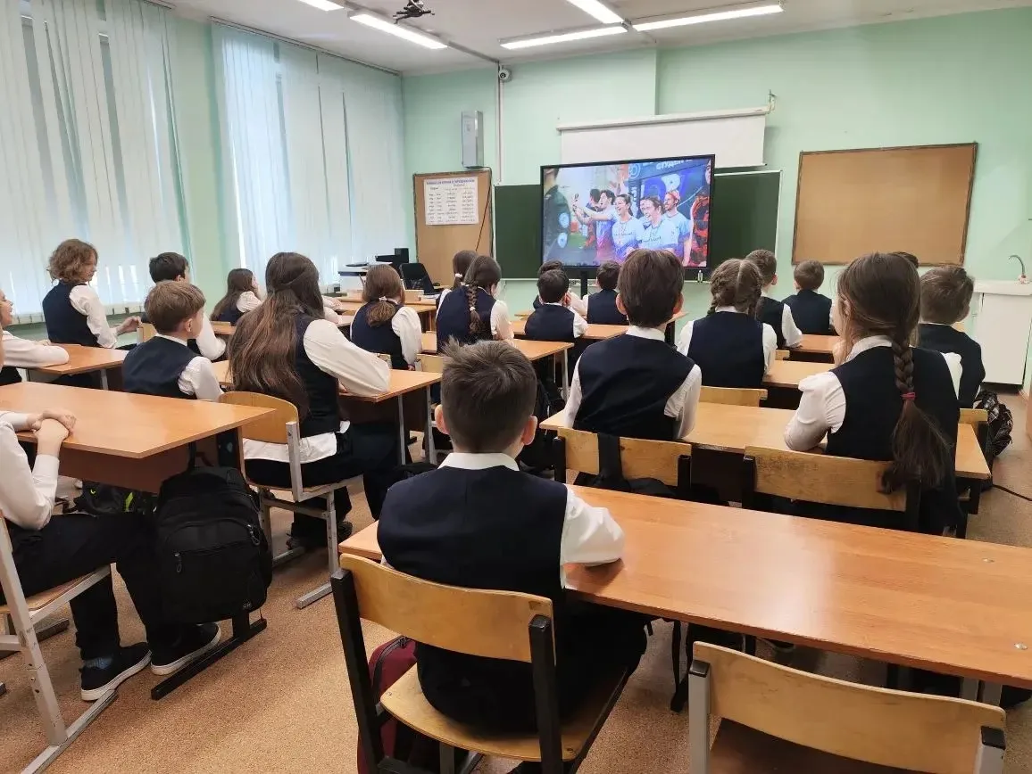 🇷🇺 РАЗГОВОРЫ О ВАЖНОМ 🇷🇺  В понедельник, 27 апреля 2026 года, в МБОУ СОШ № 9 традиционно прошли заня