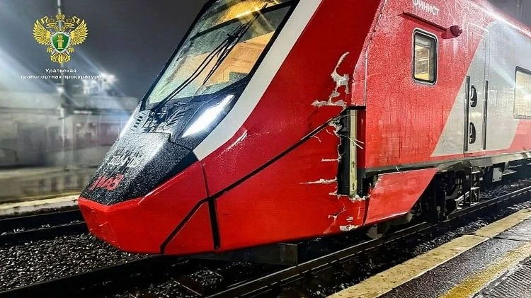 🚂 ЧП на железной дороге в Прикамье: электропоезд «Финист» столкнулся с грузовиком
