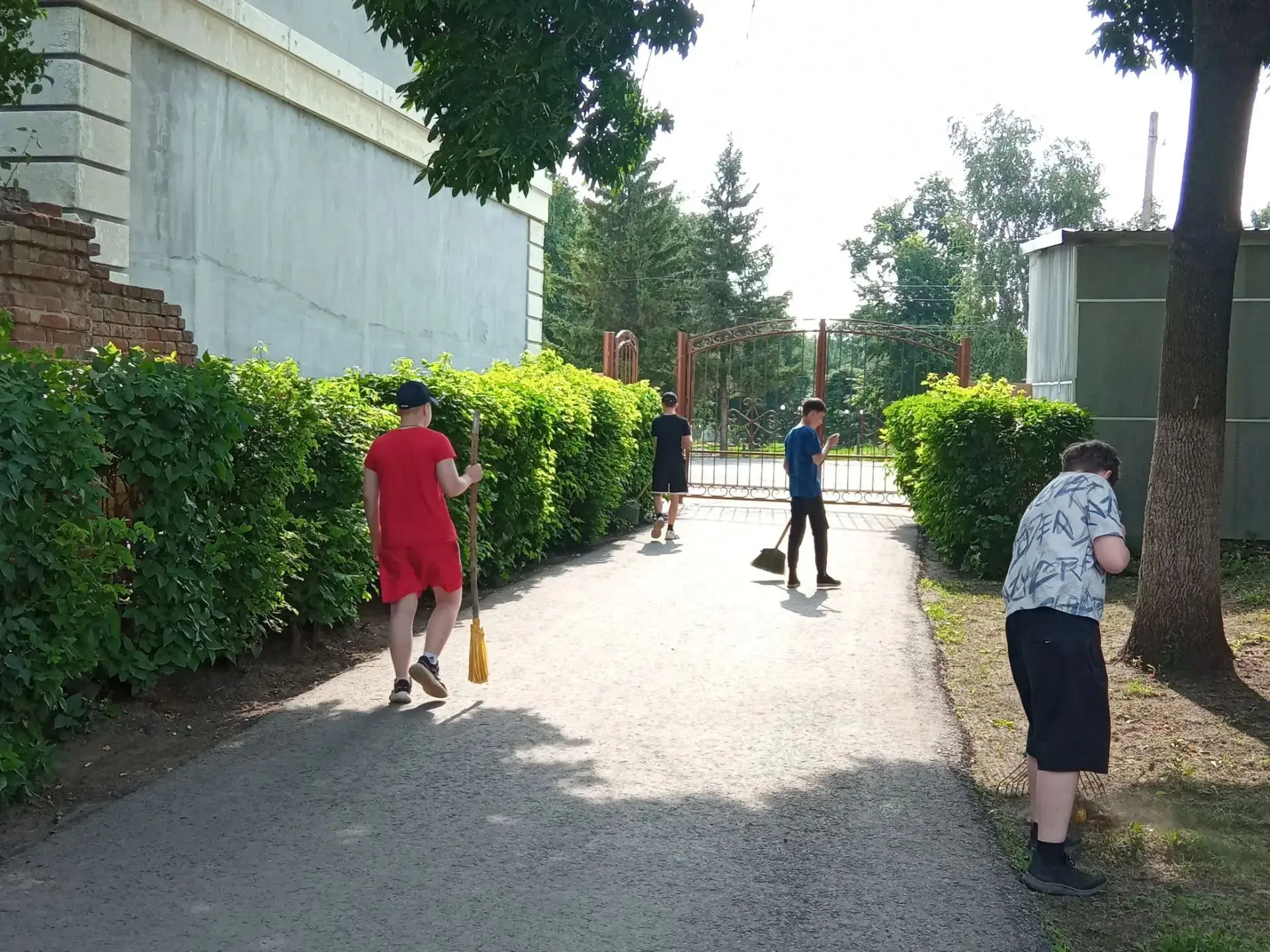 Трудовой десант 🌿
7 "а" юнармейский класс