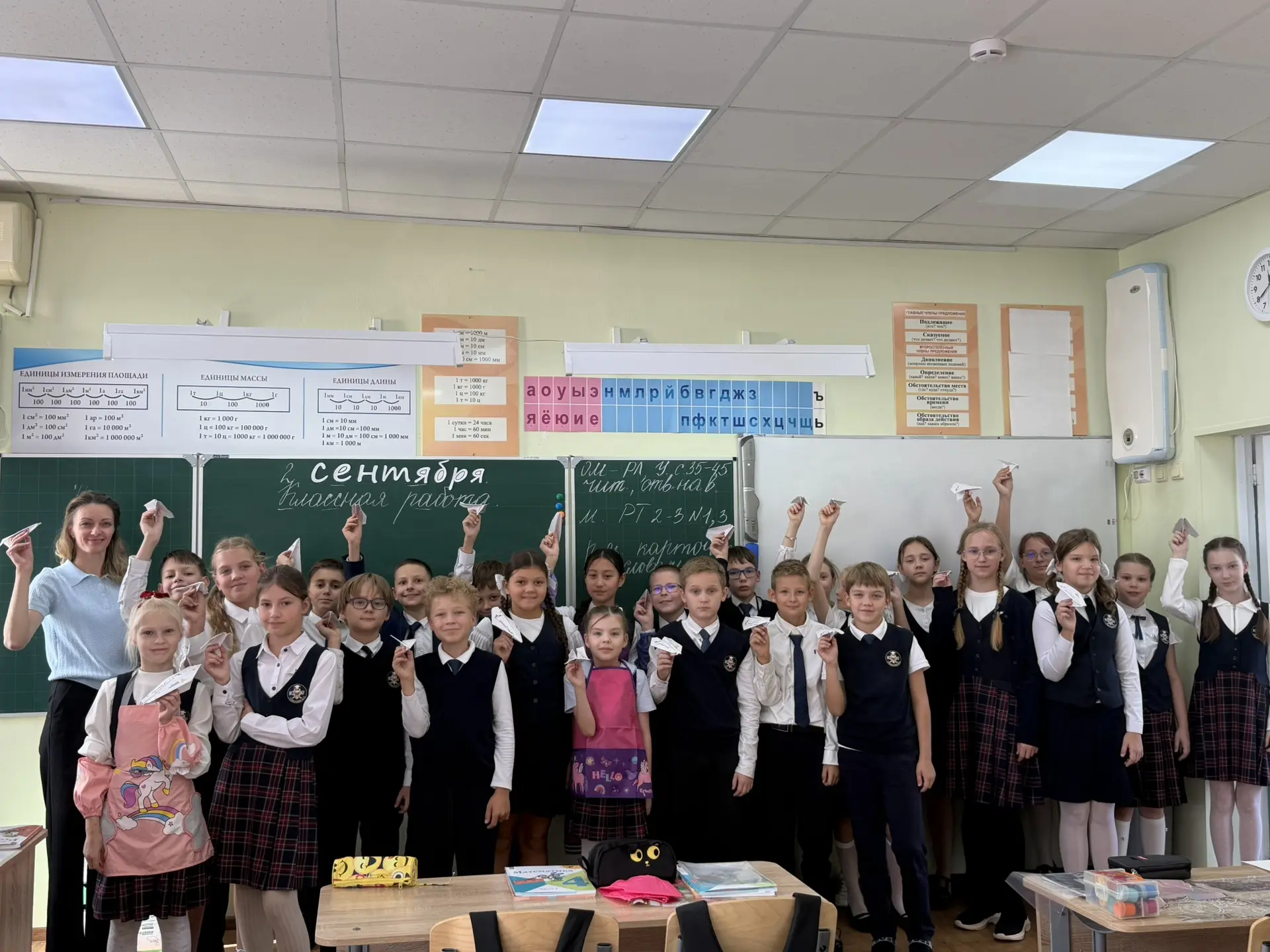 В начальной школе 1 сентября прошла ежегодная акция «Самолётик будущего» ✈️