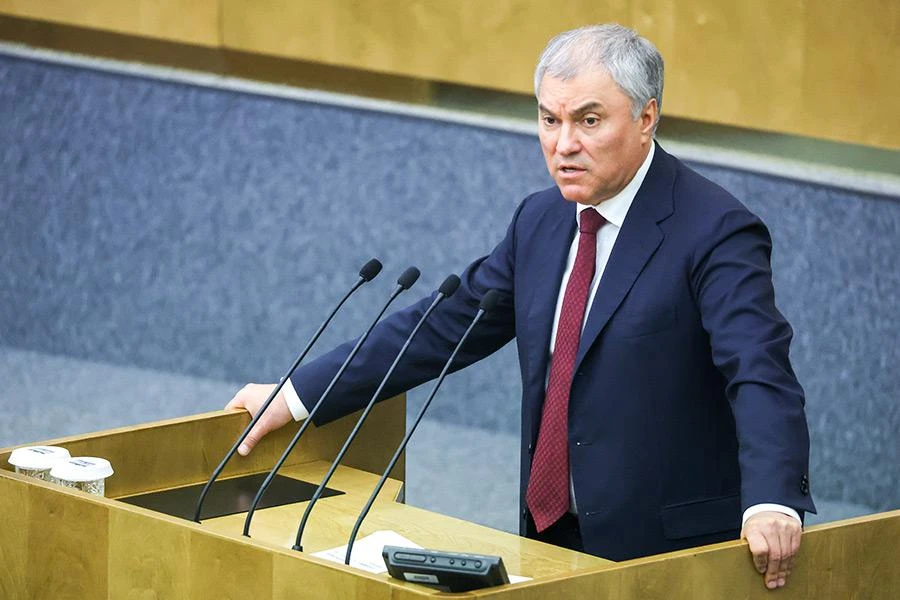 Госдума приняла закон об ограничениях для уклоняющихся от наказания россиян за рубежом

🔸 На кого р