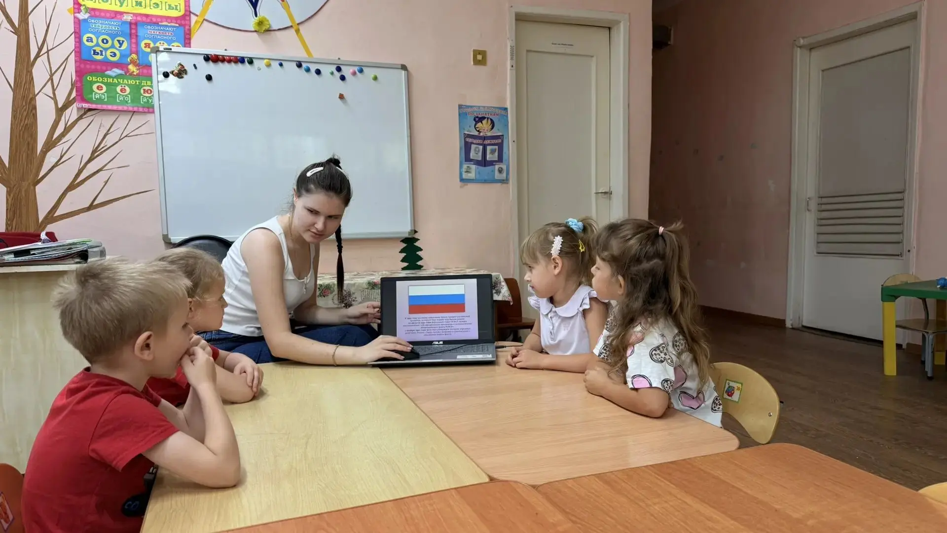 В рамках проекта «Моя Россия» в нашем детском саду проходит акция «День государственног...
