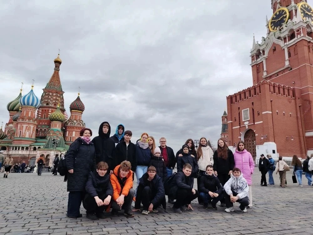 7г и 3г классы отметили начало каникул посещением Москвы. В Третьяковской галерее ребята не просто п