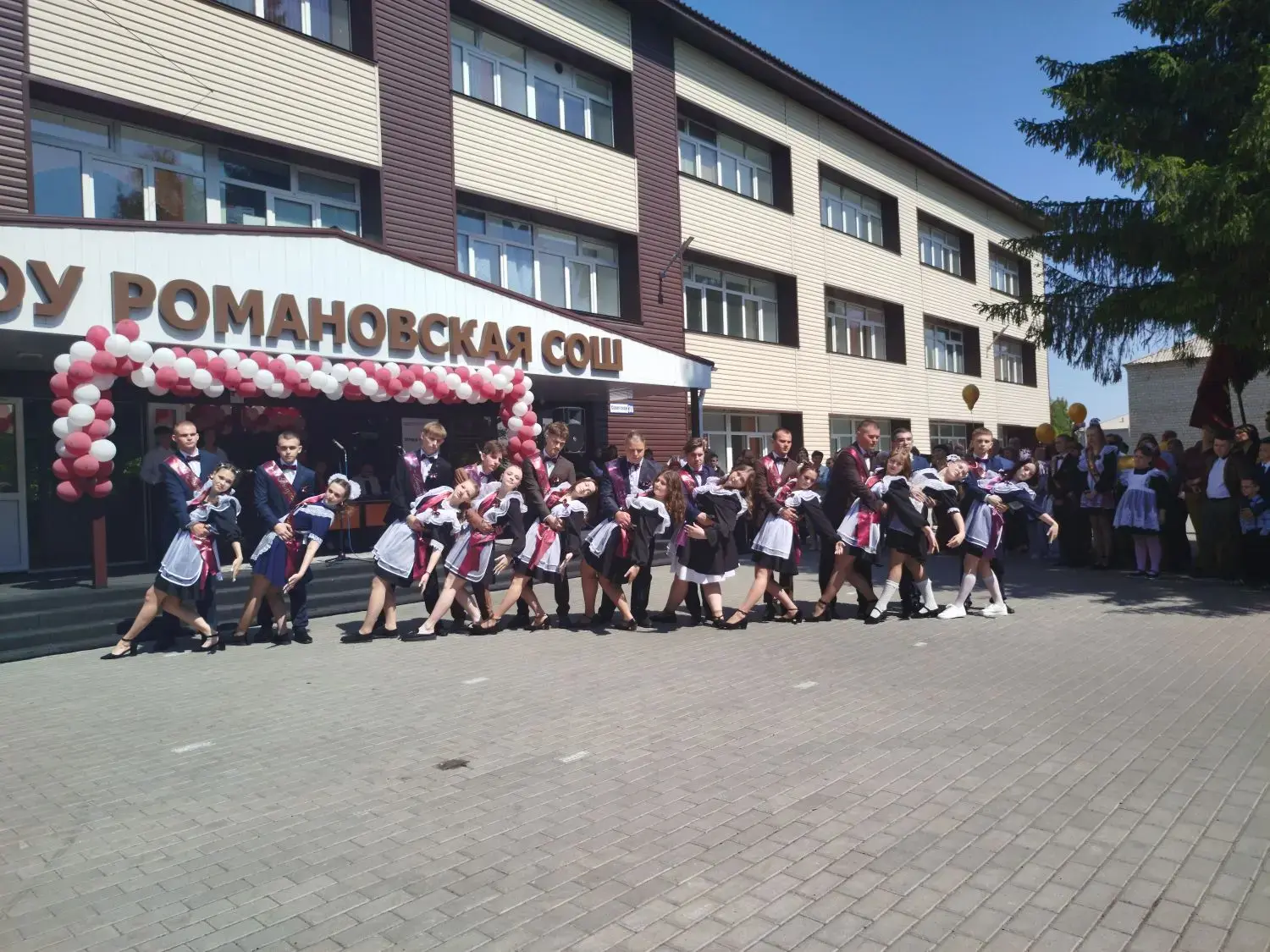 В добрый путь, дорогие выпускники! Спасибо родителям за помощь в организации проведения...