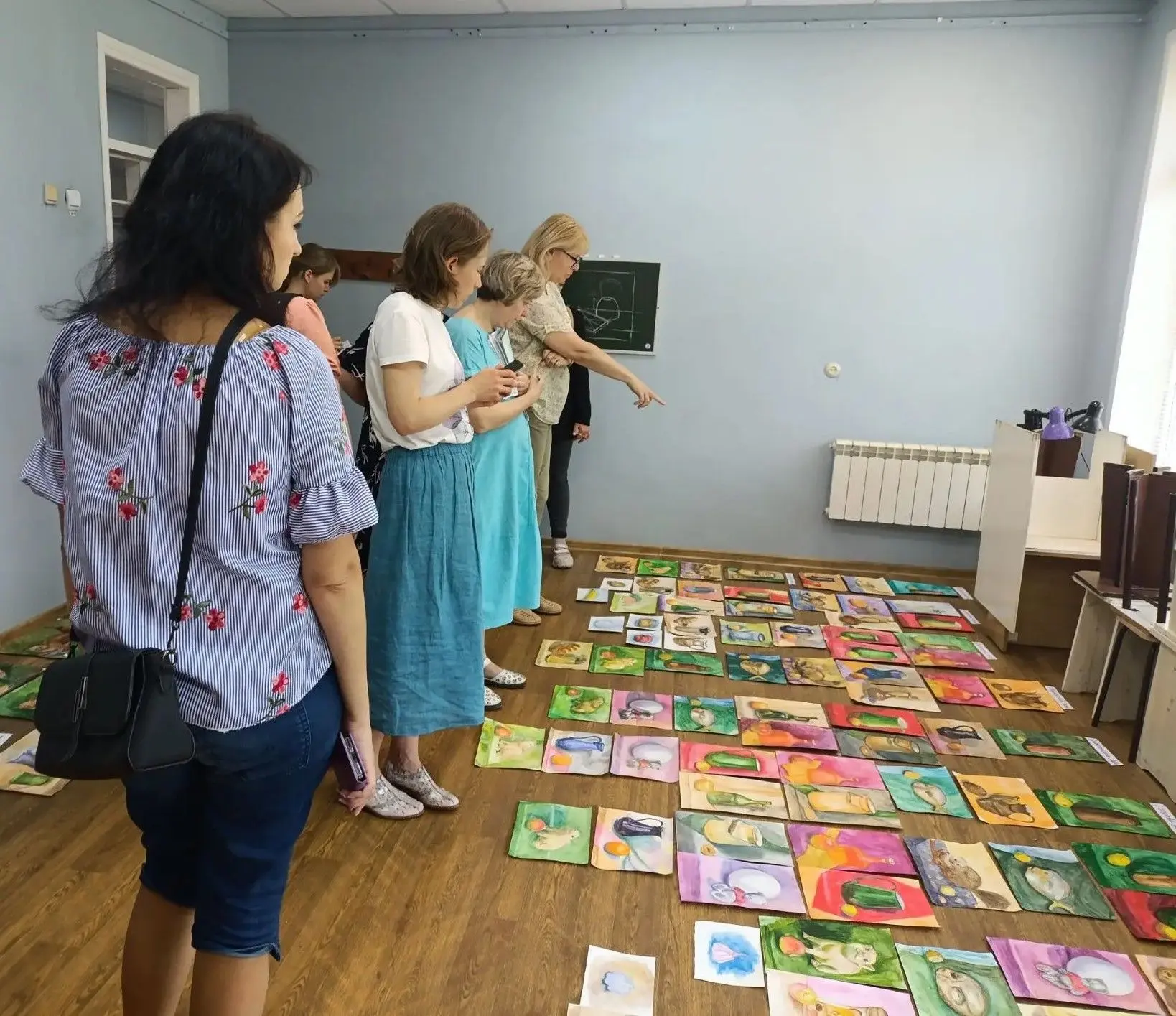 В Детской художественной школе № 2 прикладного и декоративного искусства имени В.Д. Поленова проходя