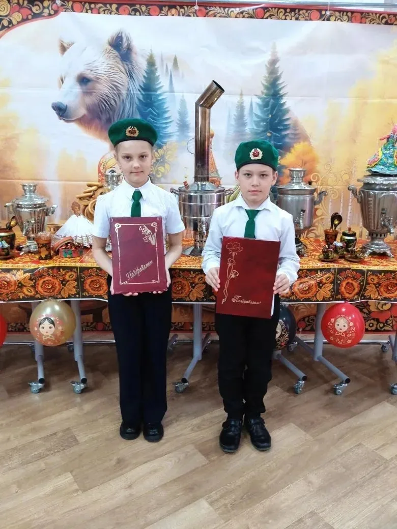 Первые шаги в науку сделаны! 🎉  1 апреля наши юные исследователи из начальной школы с гордостью пред