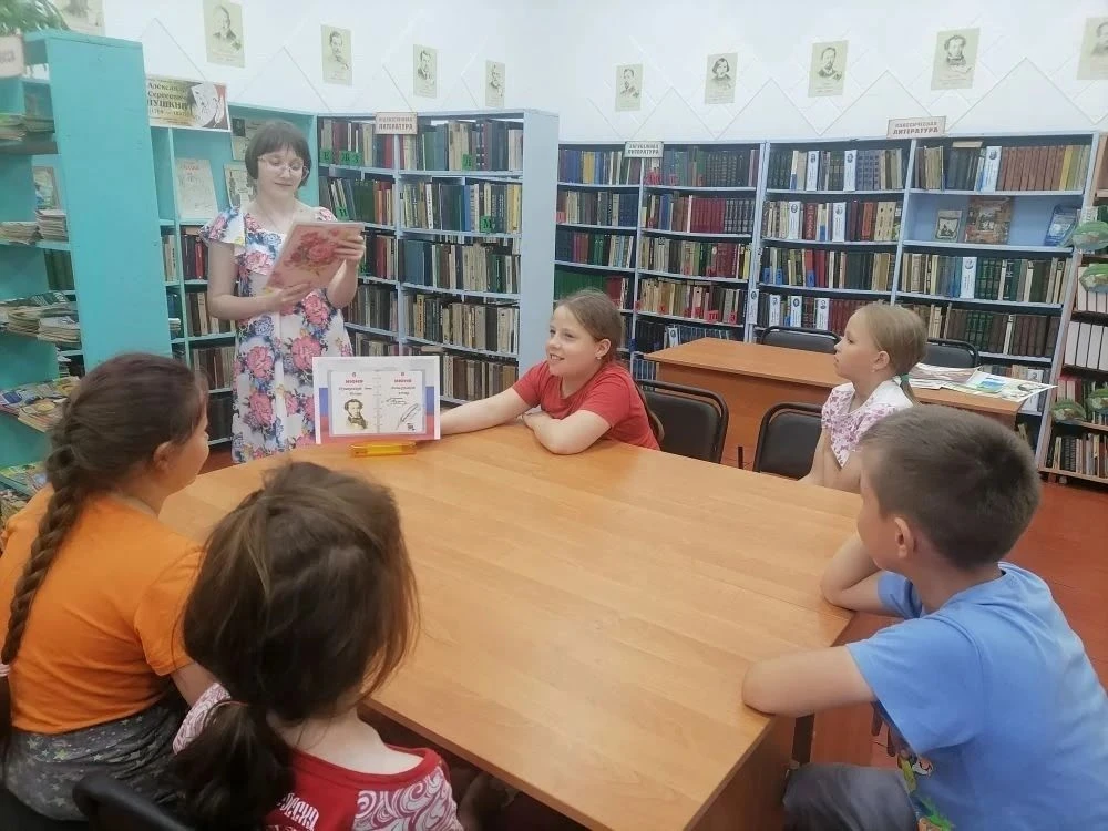 Пушкинский день отметила Уралинская сельская библиотека. Юные читатели с удовольствием ...