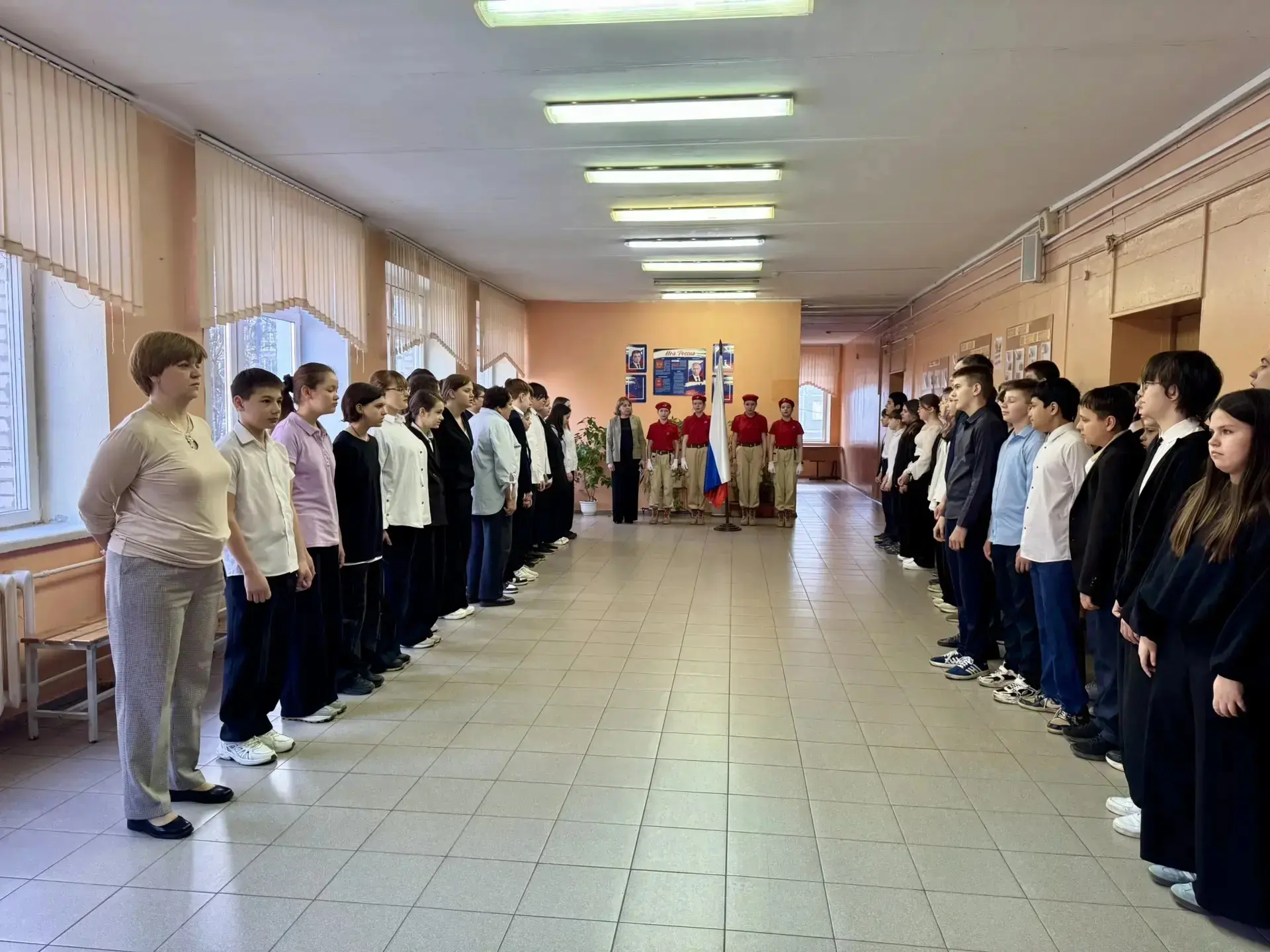 🇷🇺30.03.2026🇷🇺 РАЗГОВОРЫ О ВАЖНОМ   Понедельник в нашей гимназии  традиционно начался с торжественно