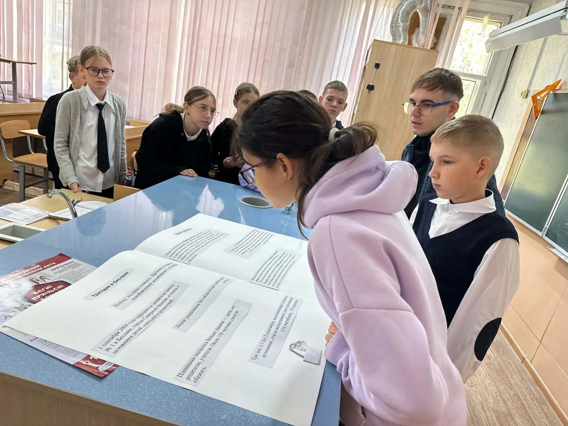 🕯️ В Большемуртинской школе №3 прошёл час памяти «Прерванный урок»