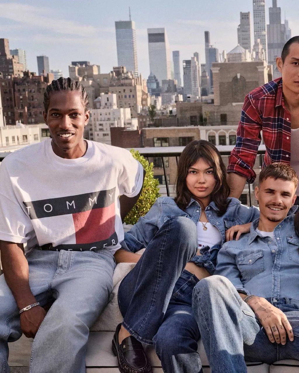 Классная рекламная кампания денима Tommy Hilfiger с Ромео Бекхэмом в главных ролях. Да, детей этого 