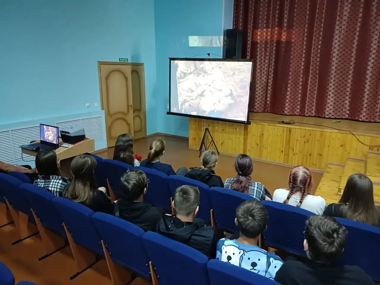 В лагере «Радуга» состоялся просмотр концерта-реквиема «Каждый третий».