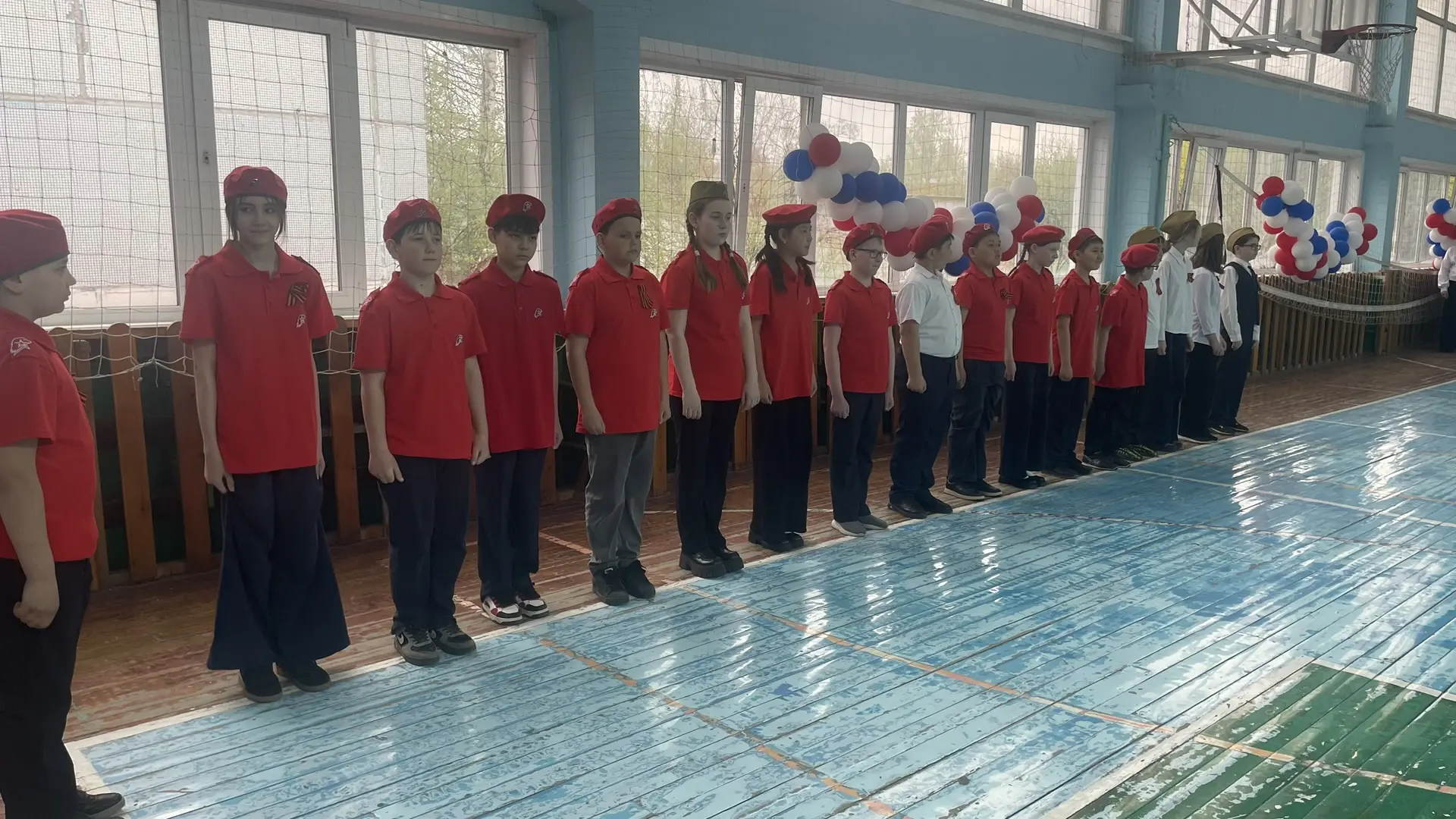 🎉 Смотр строя и песни "Аты-баты" в 5 классах 🎉  Дорогие ученики, учителя и родители!  Сегодня в наше