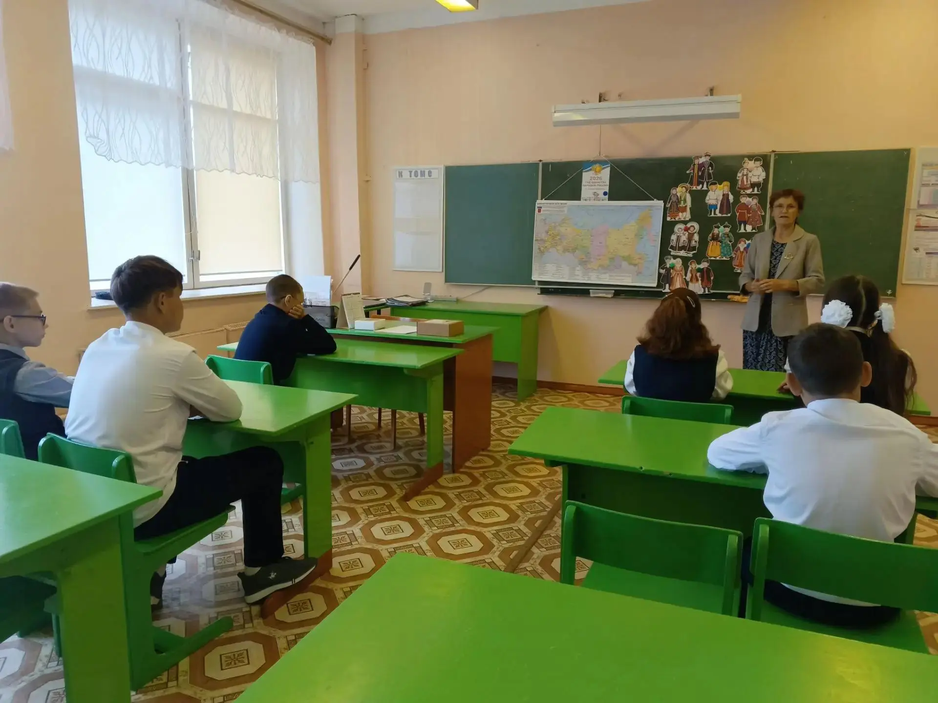 Первым уроком в новом учебном году стал общешкольный урок-квест "Нити России: путешеств...