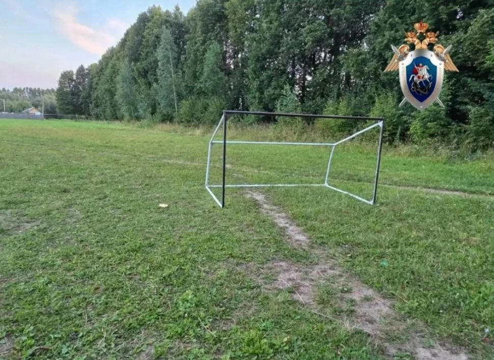 ⚠️ Футбольные ворота упали на маленького ребенка, возбуждено уголовное дело!  

В Марий Эл, 28 июля 