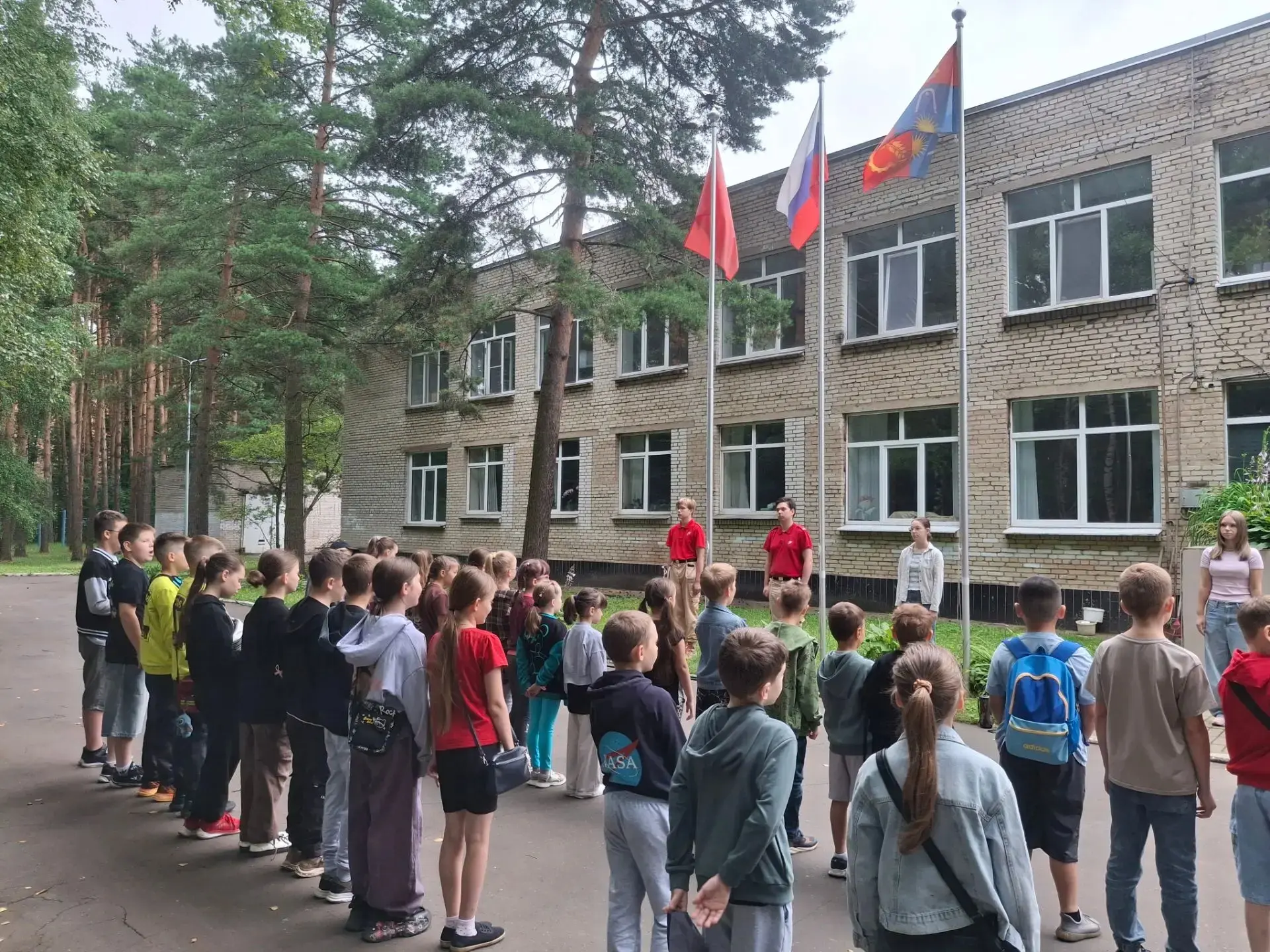 15 июля  в лагере "Заряночка" МБОУ "Школа №15" - проводился день Добрых дел!
На Линейке ребята отгад