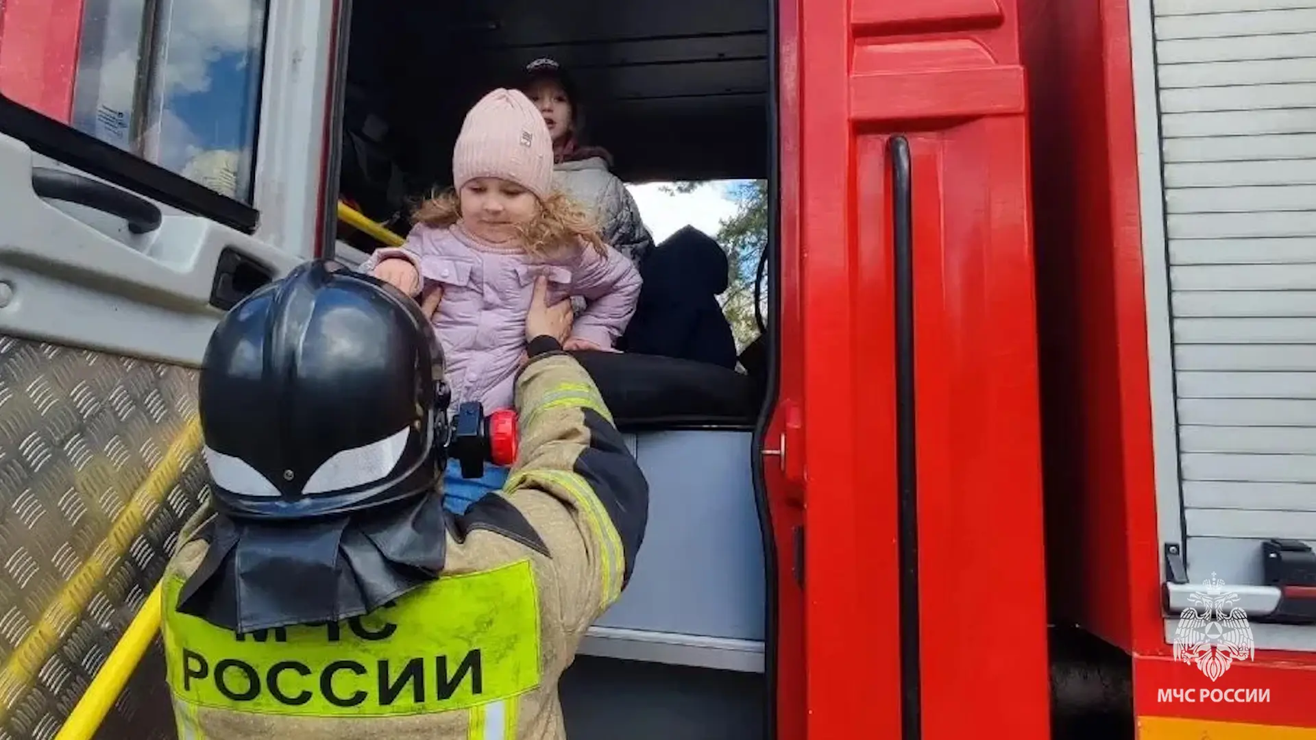Огонь – не забава!   Эту мысль во время экскурсии в 11-ю пожарно-спасательную часть пытались донести