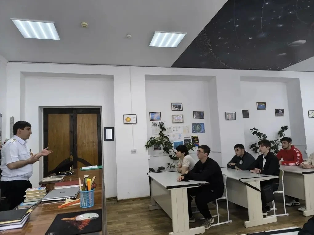 12.05. 2026 года сотрудник Госавтоинспекции МО МВД России «Карачаевский» провел важную профилактичес