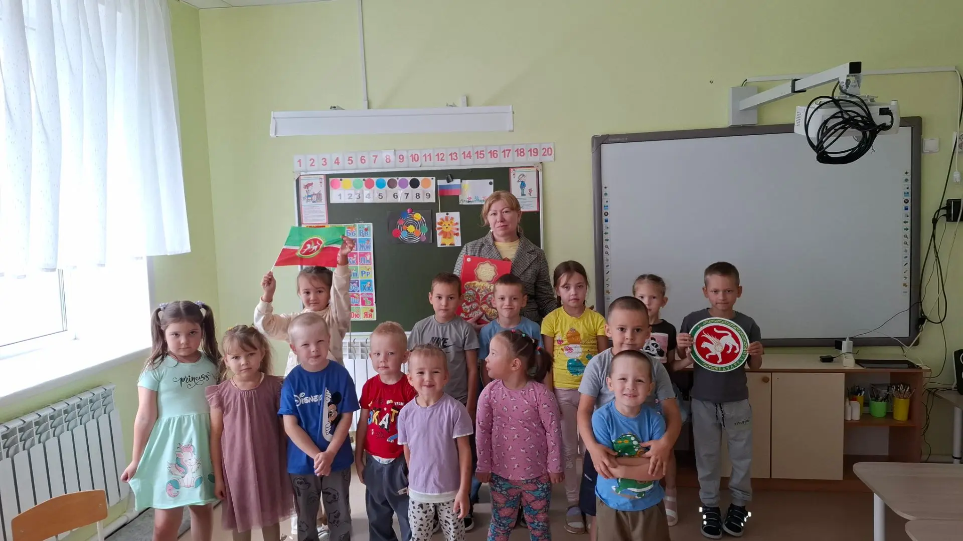 День республики отмечают 30 августа.А мы сегодня с ребятами и с нашим библиотекарем Гул...