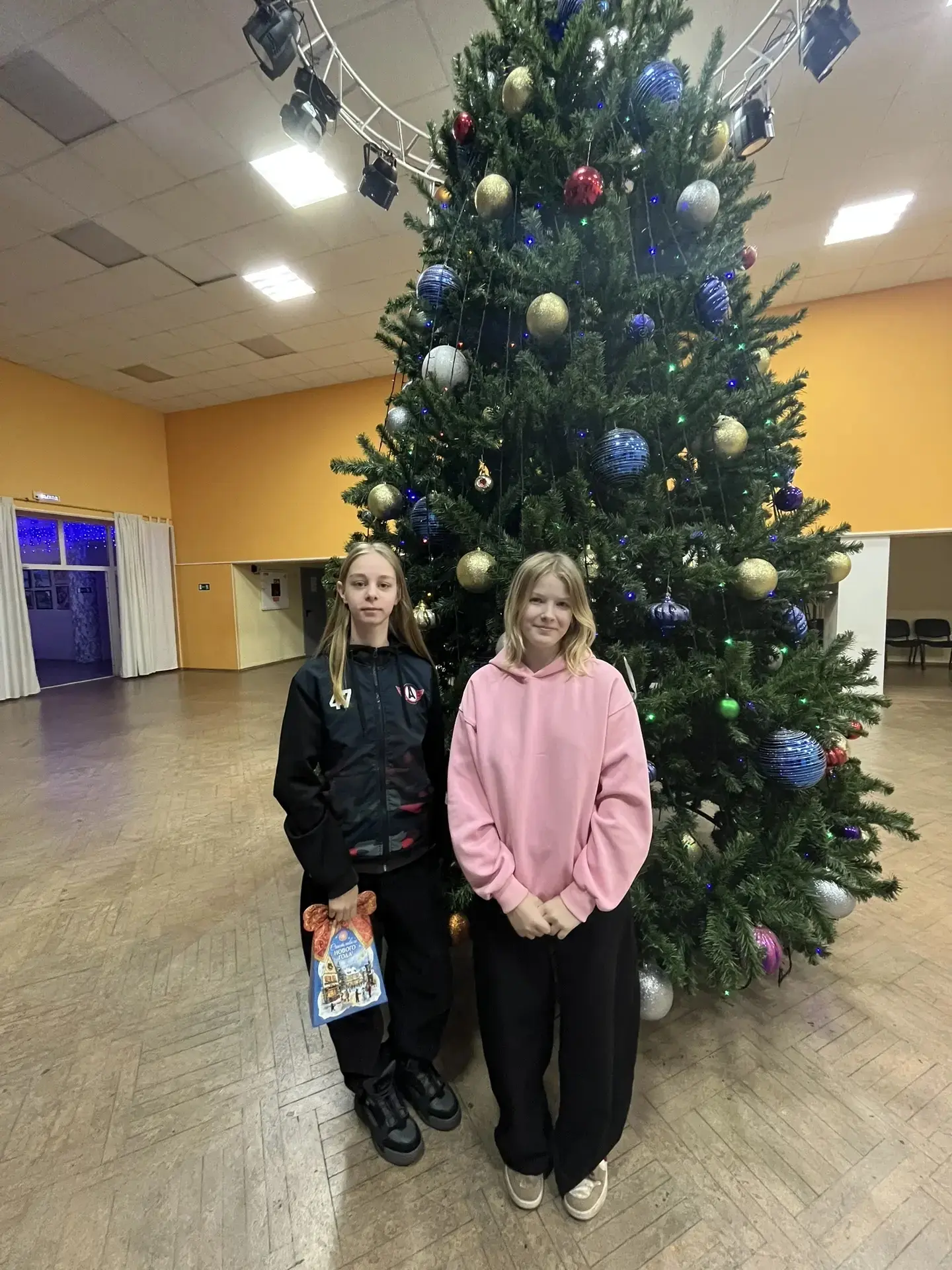Наши спортсменки на праздновании Нового года в городском дворце молодежи! 🎄🎉🥳