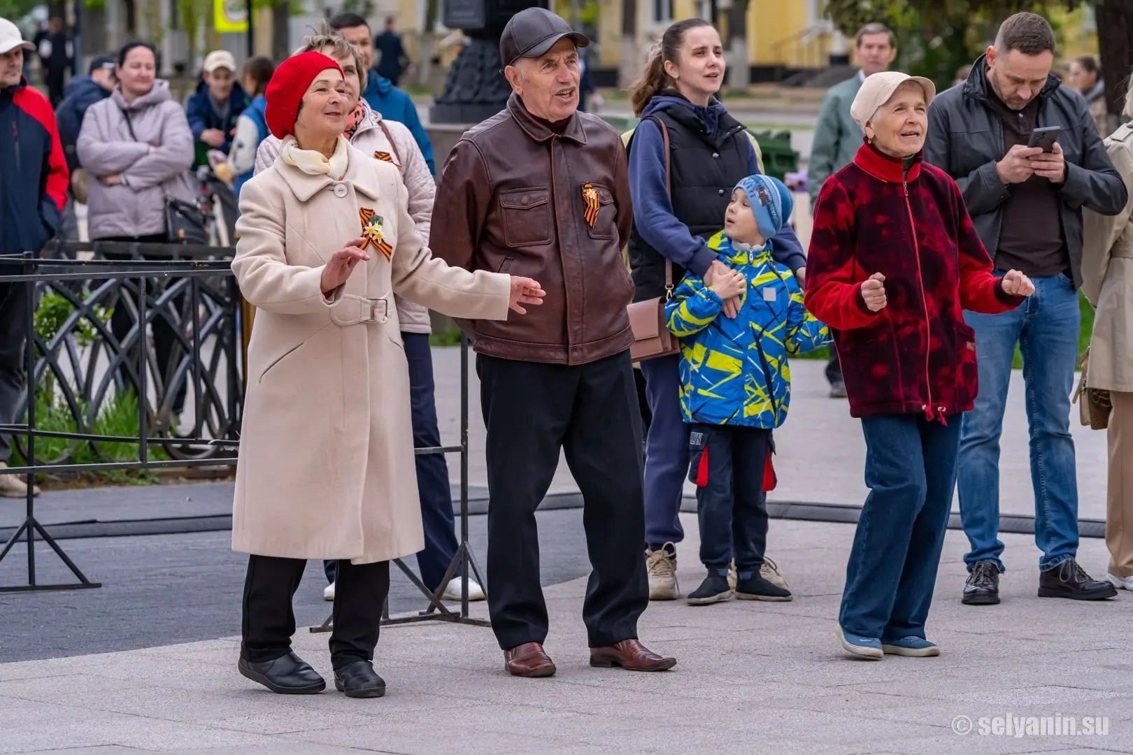 🎶 В Ступино на сцене перед Дворцом культуры прошел праздничный концерт в честь 81-й годовщины Победы