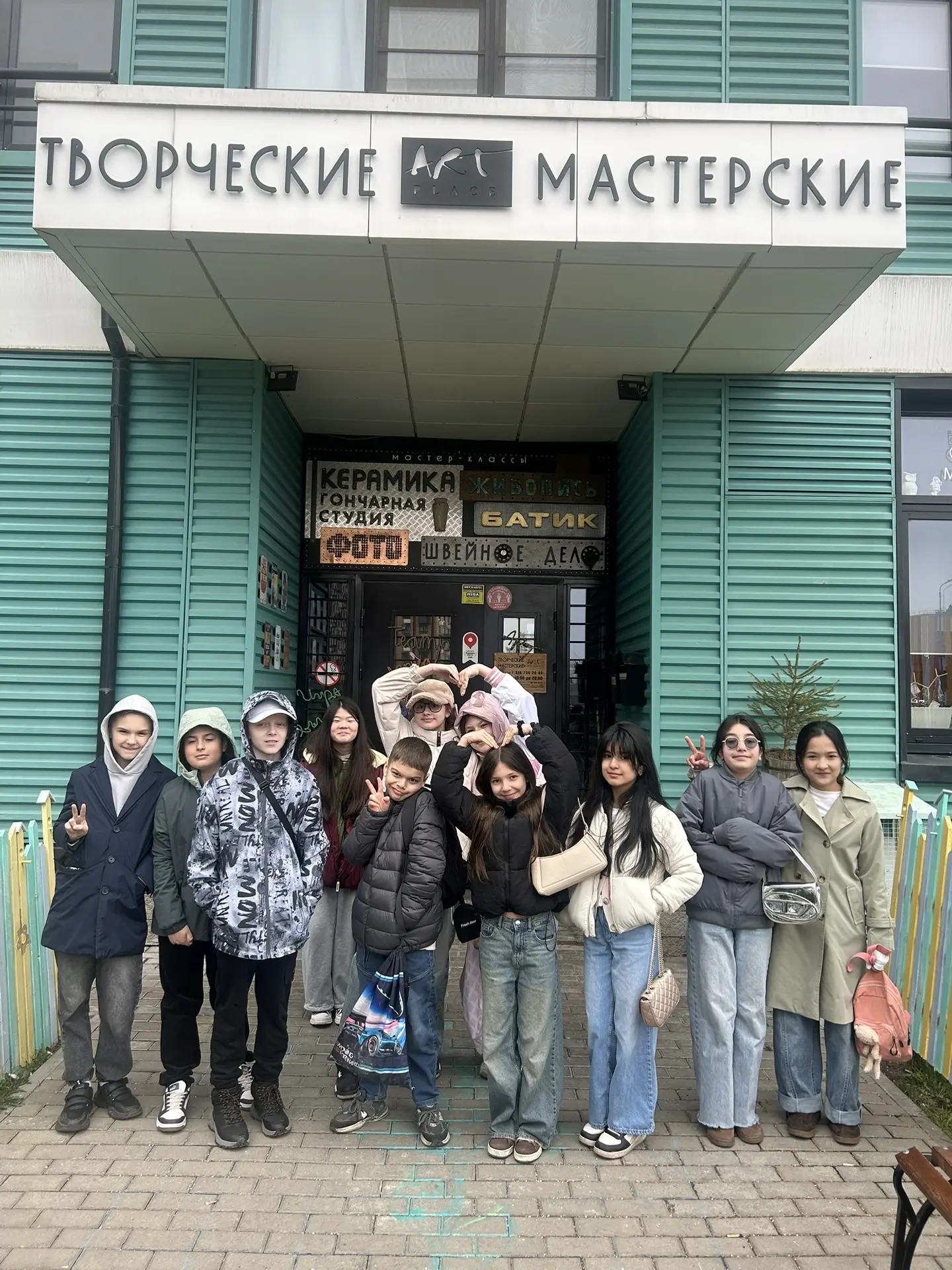 🧡 Каникулы созданы для творчества 5Е и 5М творят своими руками 👐✨  На каникулах ребята отправились в