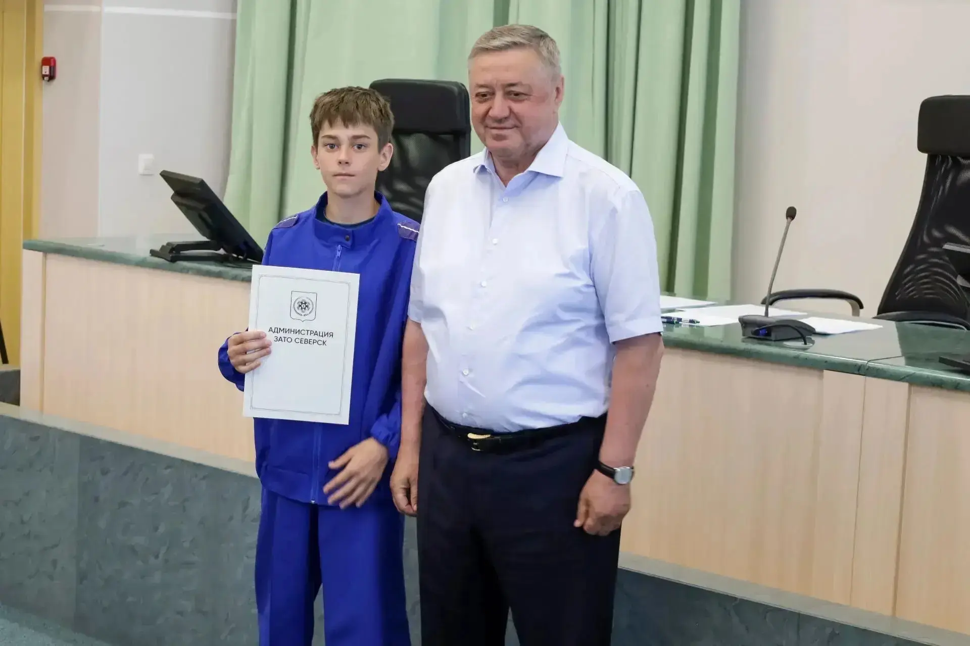 ⚡Сегодня мэр Диденко Н. В. поздравил и вручил заслуженные награды нашим победителям.
Май выдался усп