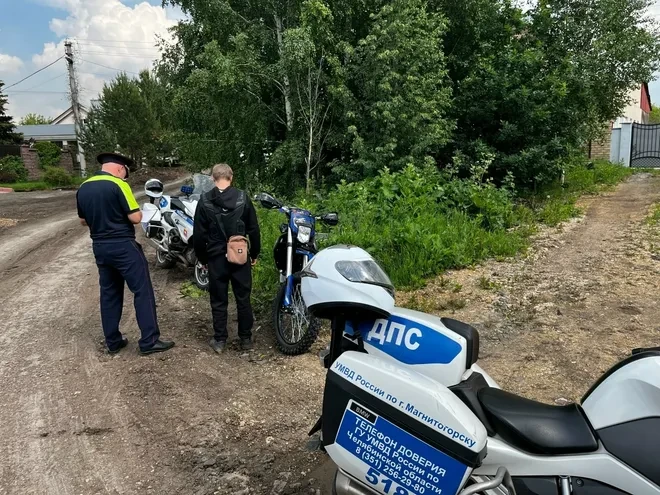 В магнитогорском поселке сотрудники мотовзвода задержали подростка на питбайке

Подробности по ссылк