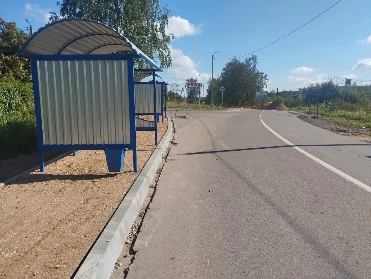 В Смоленской области продолжается благоустройство дорожной инфраструктуры в поселке Тор...
