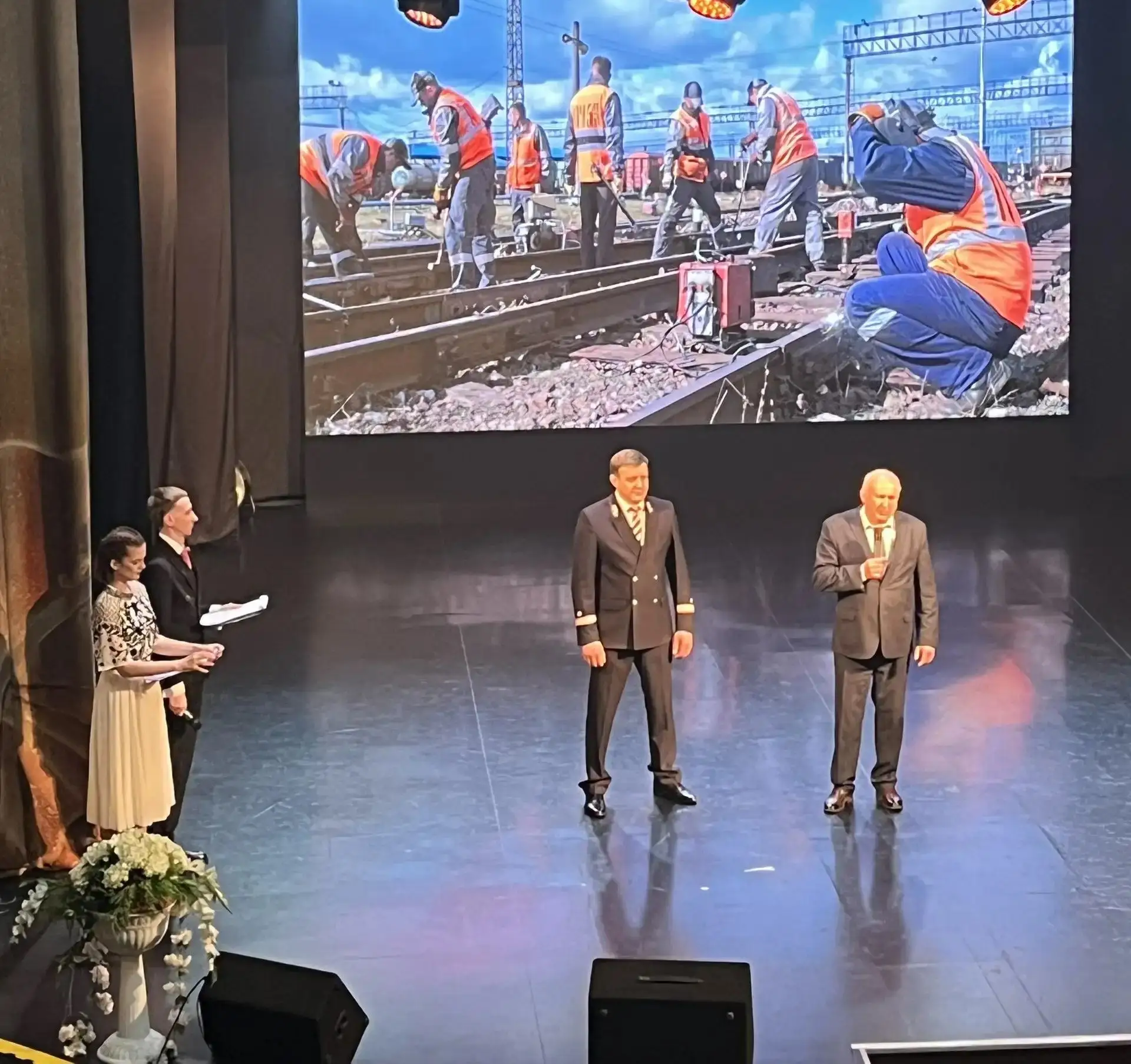 С Днем монтёра пути!