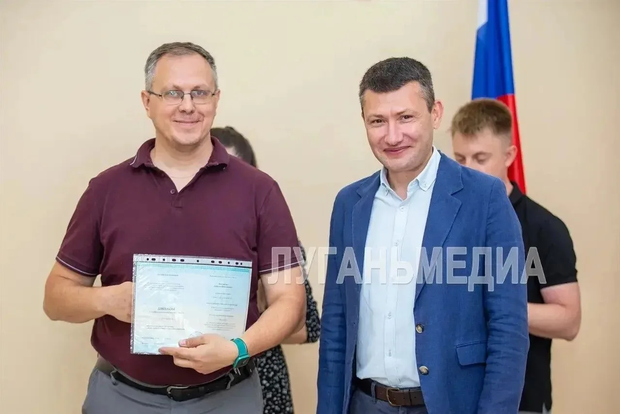 🤖 Педагог Краснолучской гимназии № 1 повысил квалификацию в области робототехники

👨‍💻 Учитель ин
