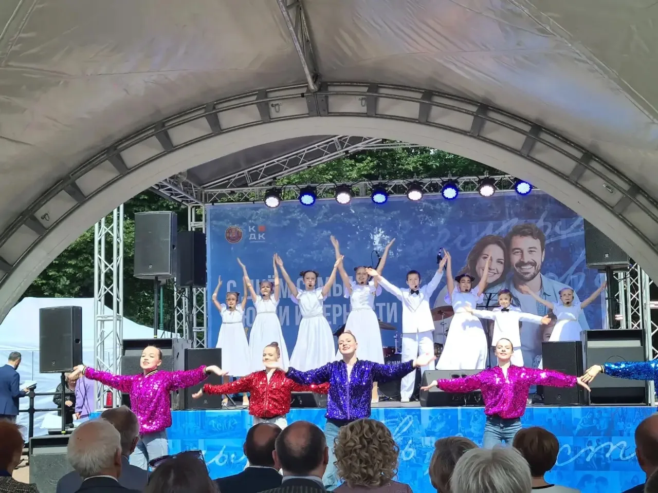 В День семьи, любви и верности обучающиеся и сотрудники нашего Центра искусств приняли ...